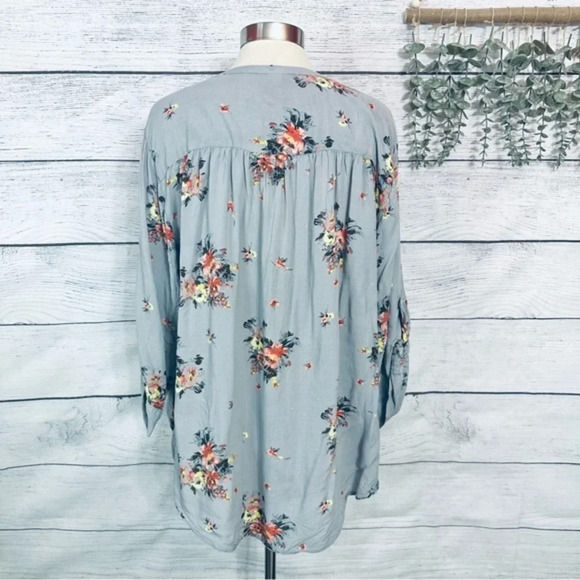 3/$22🩶 Torrid Gray Floral Button Front 3/4 Sleeves Challis Harper Blouse 2 2X - Picture 7 of 11